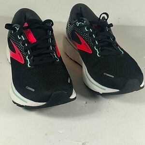 Brooks Woman 'Ghost' 14 Black and White Size 8.5 Sneakers.